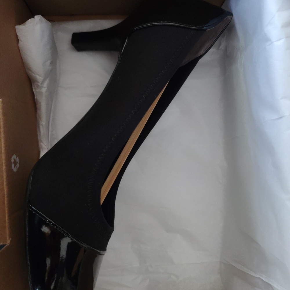 Parigi Street Pump Dress Shoes - Picture 3 of 6
